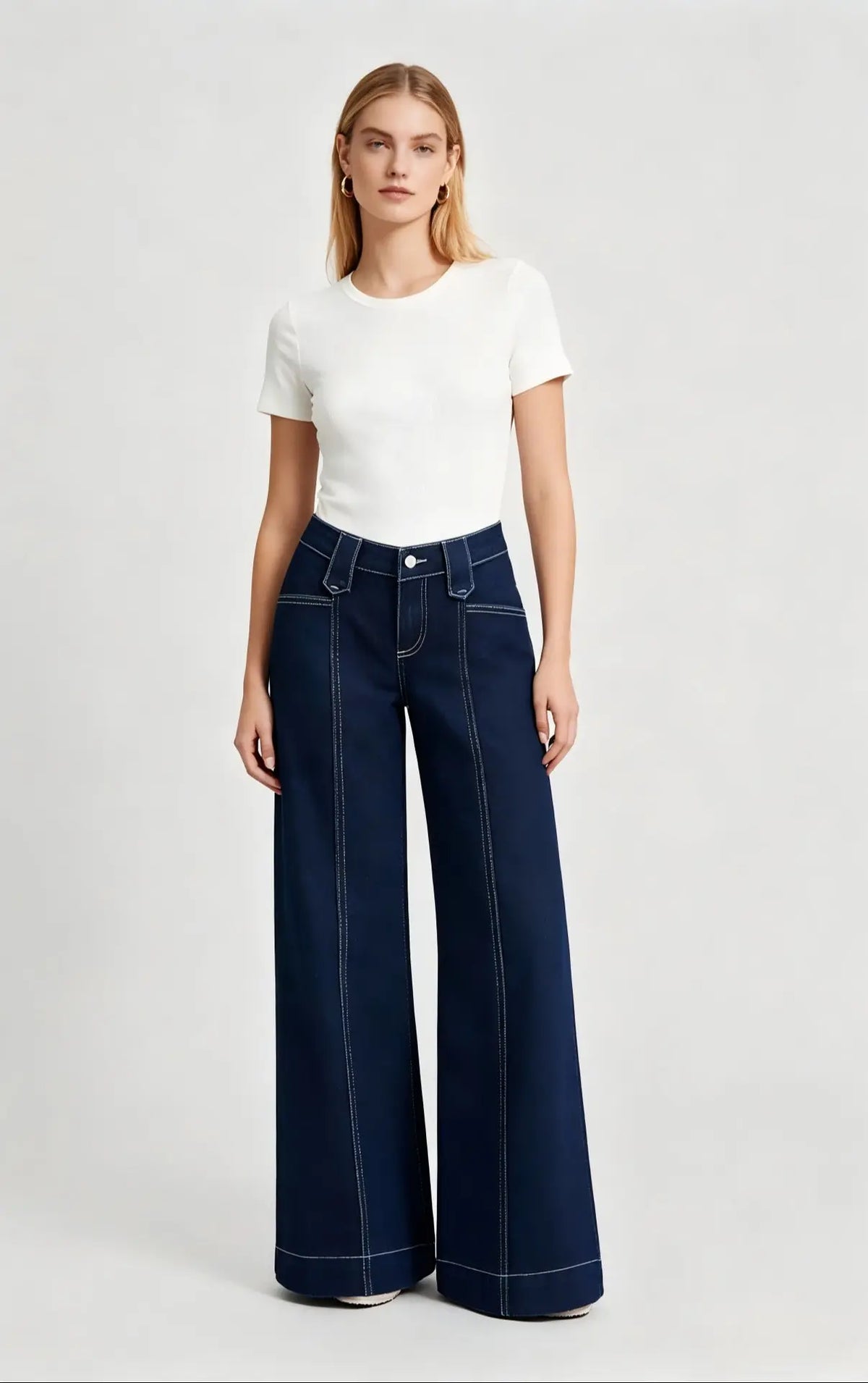 Vue de profil du jean femme bleu marine à jambes larges SecretBombe