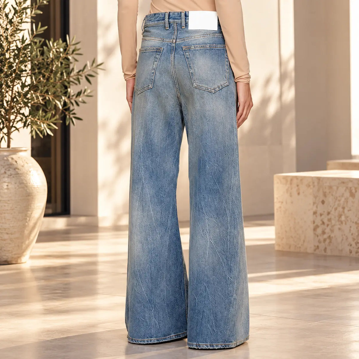 Jean large bleu délavé femme pour un look moderne SecretBombe