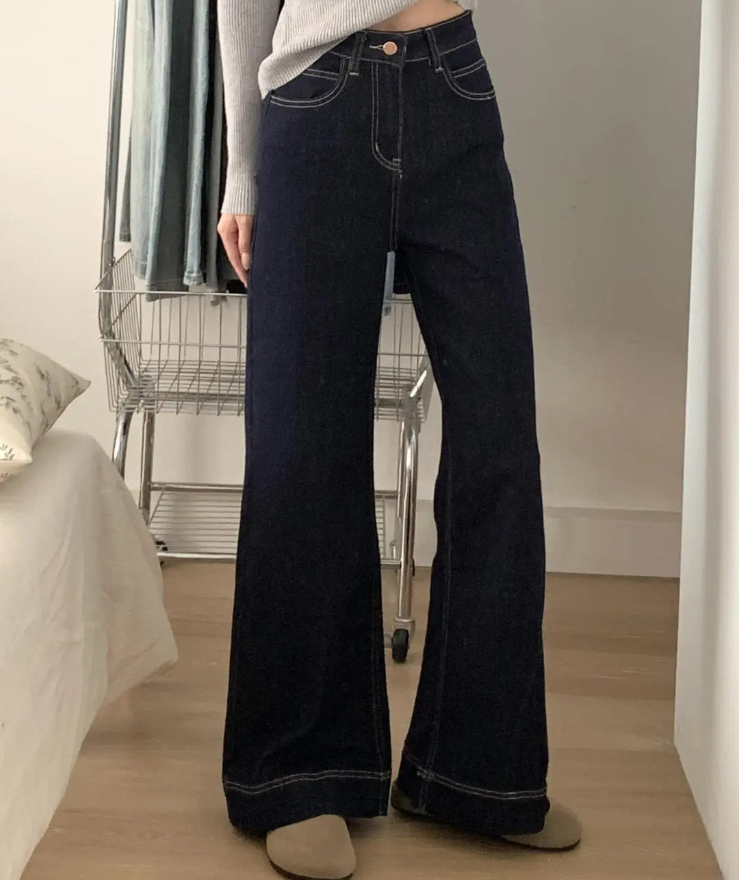 Jean large femme bleu brut à surpiqûres contrastantes SecretBombe