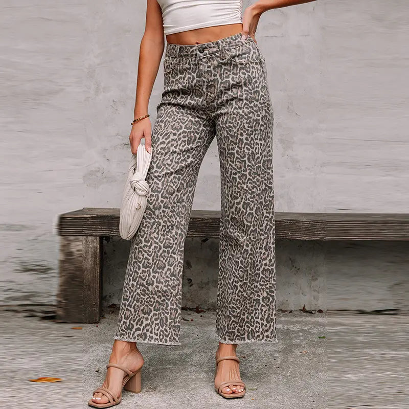 Jean femme léopard coupe droite vue de face look urbain chic SecretBombe