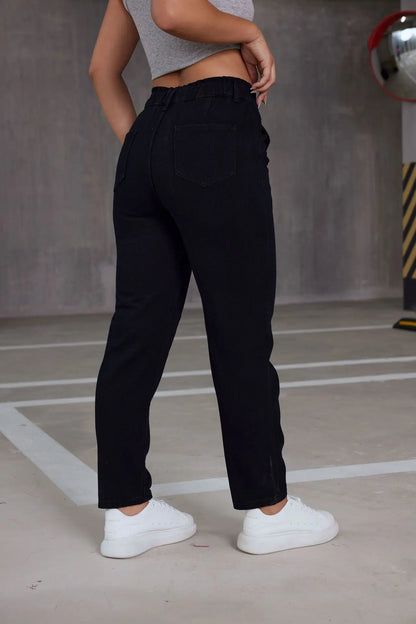 Jean mom noir femme, coupe ample et fuselée, idéal mi-saison et hiver, style moderne