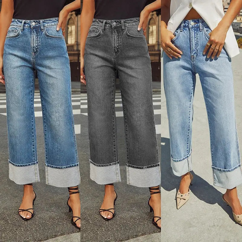 Jean femme coupe droite straight-leg, taille haute, détails revers contrastés
