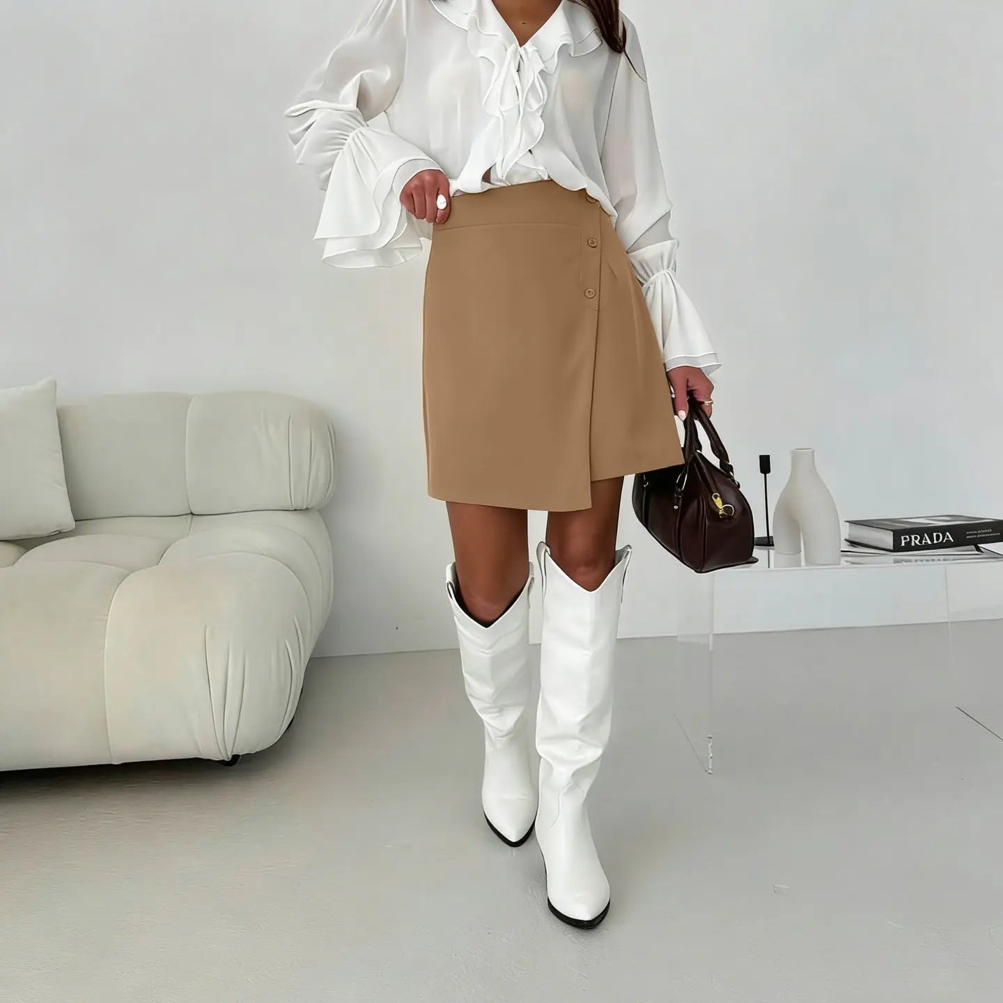 Jupe beige femme SecretBombe avec boutons décoratifs et coupe asymétrique