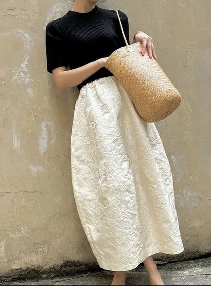 Jupe mode femme chic et moderne, coloris noir et beige, coupe flatteuse et pratique