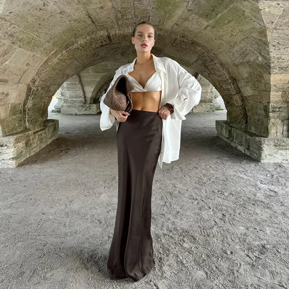 Jupe satin mat épais chocolat, effet fluide et silhouette raffinée
