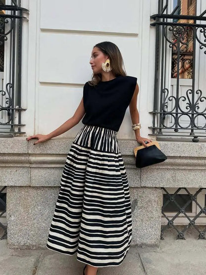 Jupe longue évasée femme SecretBombe à rayures noir et blanc, style élégant et moderne