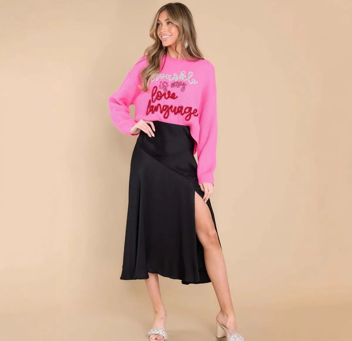 Jupe satin noire à fente, coupe évasée et tombé fluide pour un style tendance – SecretBombe.