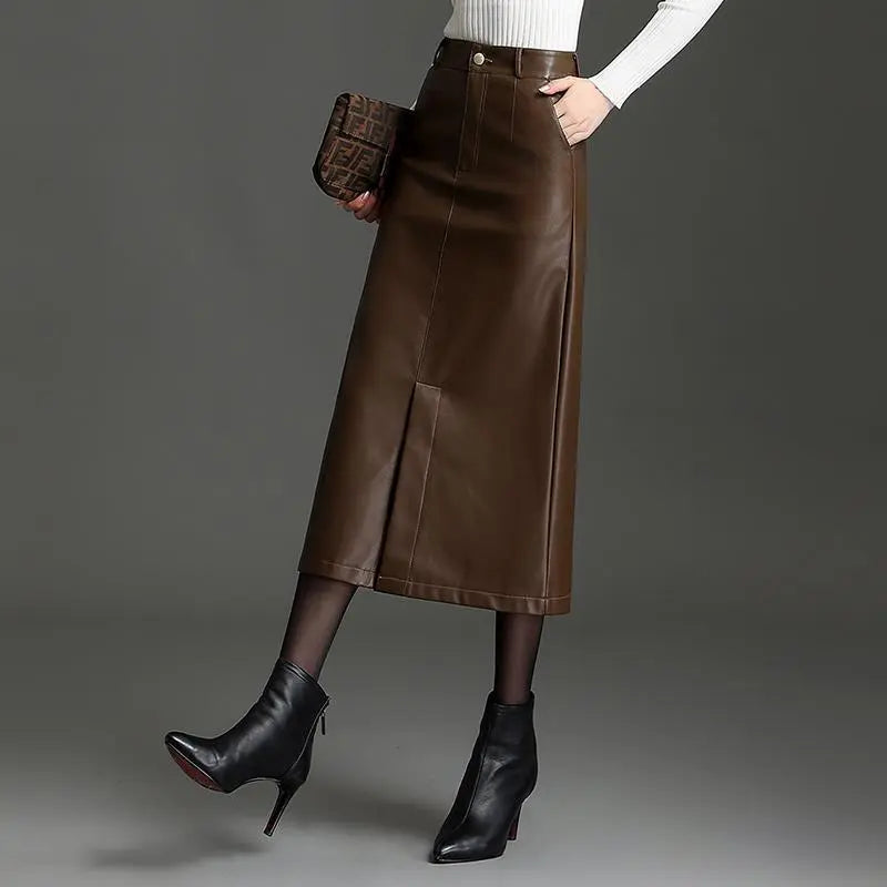 Jupe marron en cuir vegan femme SecretBombe présentée à plat, coupe longue