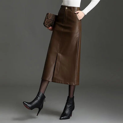 Jupe marron en cuir vegan femme SecretBombe présentée à plat, coupe longue