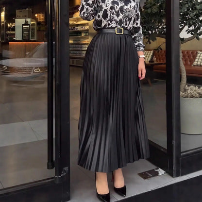Jupe noire plissée grande taille SecretBombe, coupe évasée confortable et élégante
