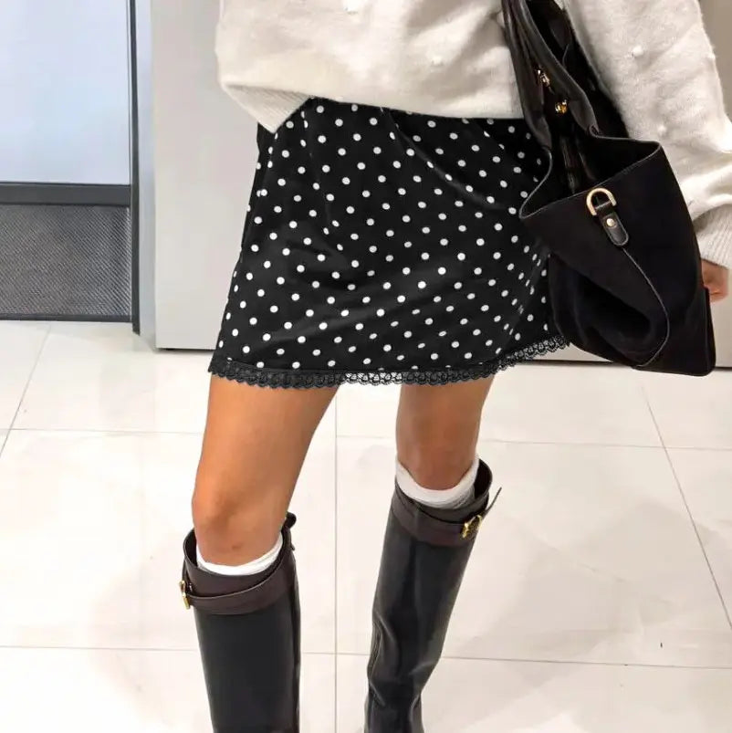 Jupe courte noire à pois blancs femme SecretBombe, modèle chic et tendance