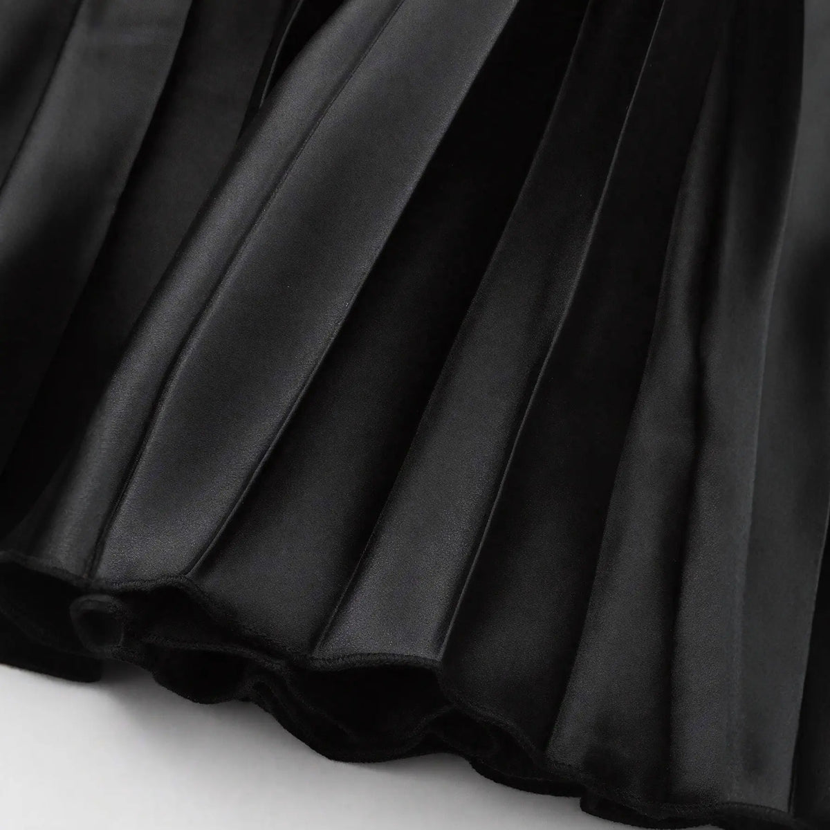 Jupe longue noire grande taille femme SecretBombe, tissu plissé et coupe fluide chic