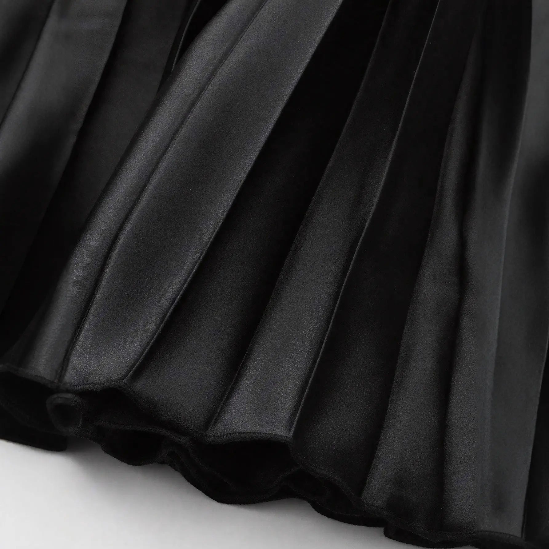Jupe longue noire grande taille femme SecretBombe, tissu plissé et coupe fluide chic