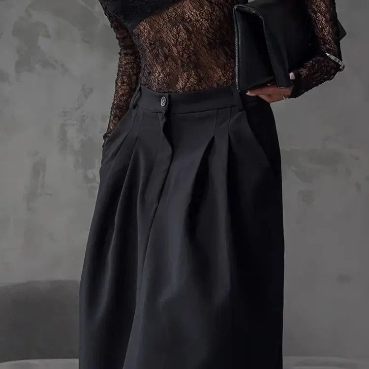 Jupe longue noire fendue élégante pour femme avec coupe fluide et style chic moderne – SecretBombe.