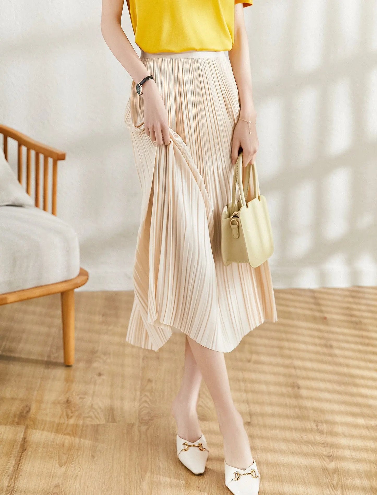 Jupe plissée beige mi-longue, style décontracté et confortable