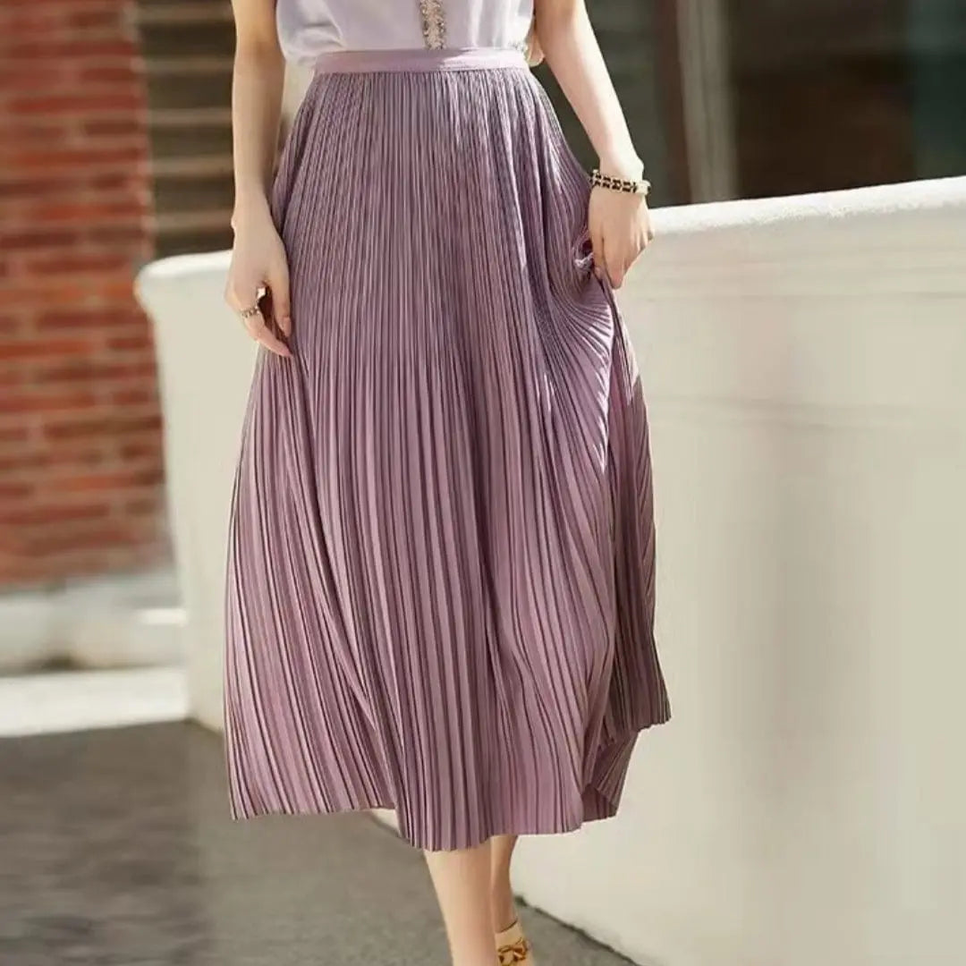 Jupe plissée mauve mi-longue, élégante et facile à porter