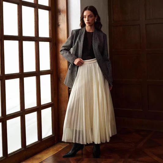 Jupe plissée taille haute blanche, look bureau ou sortie élégante