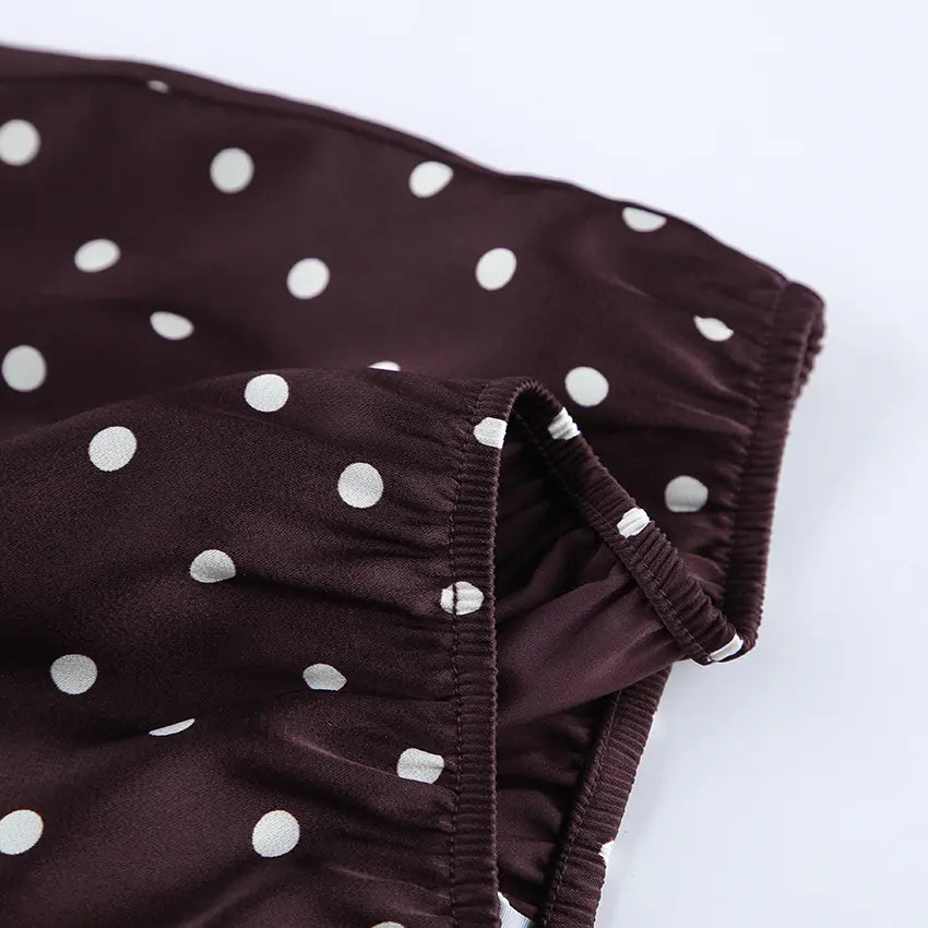 Détail de la dentelle de la jupe marron à pois blancs femme SecretBombe