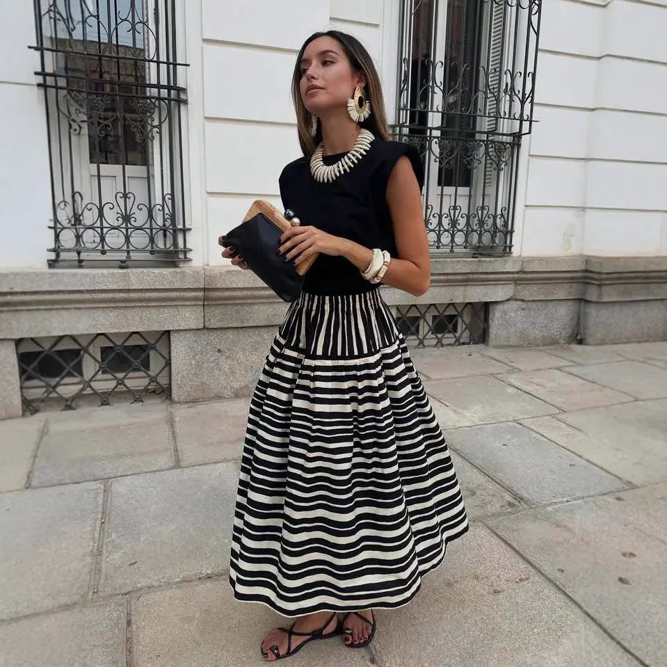 Jupe longue rayée noir et blanc femme SecretBombe, coupe fluide et évasée élégante