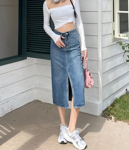 Jupe streetwear bleu avec couture plissée, mi-longue, confortable et élégante, style chic

