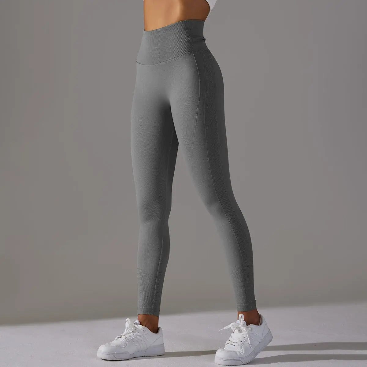 Mannequin portant le legging de fitness, coupe ajustée et ceinture amincissante