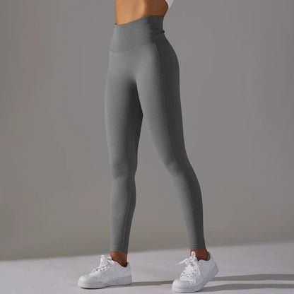 Mannequin portant le legging de fitness, coupe ajustée et ceinture amincissante