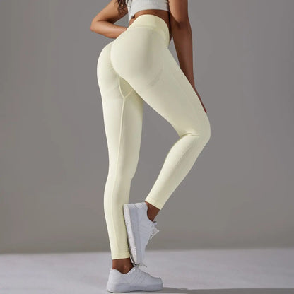 Mannequin portant le legging de fitness, coupe ajustée et ceinture amincissante
