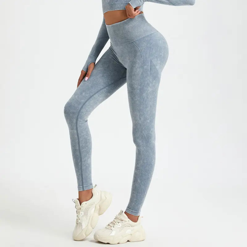 Legging bleu vue de face, coupe moulante et tissu évacuant l’humidité