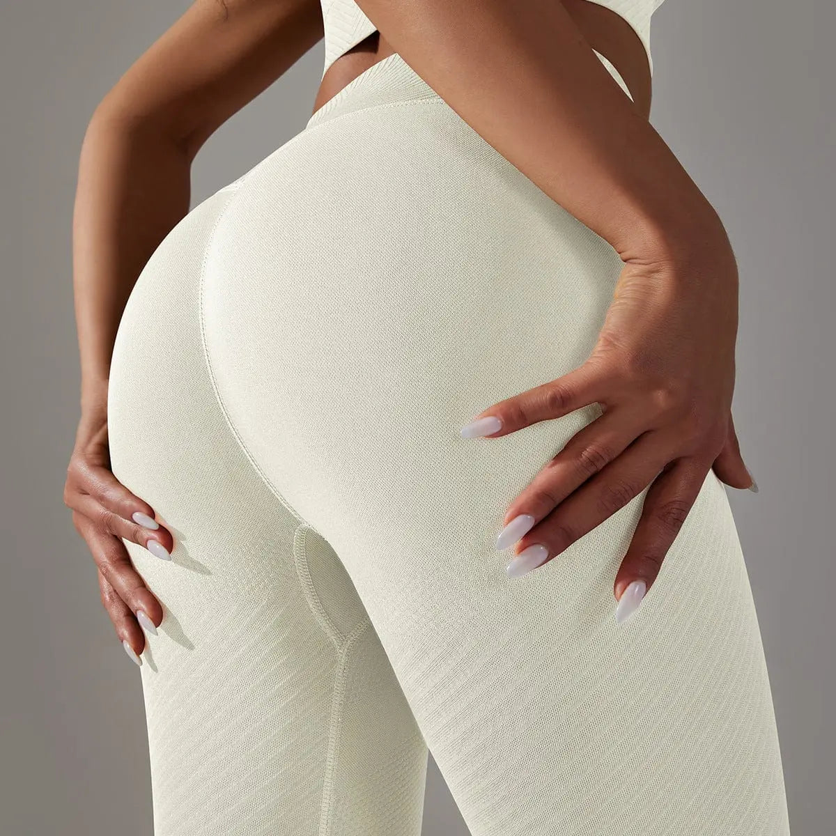 Mannequin portant le legging de yoga, coupe ajustée et confortable