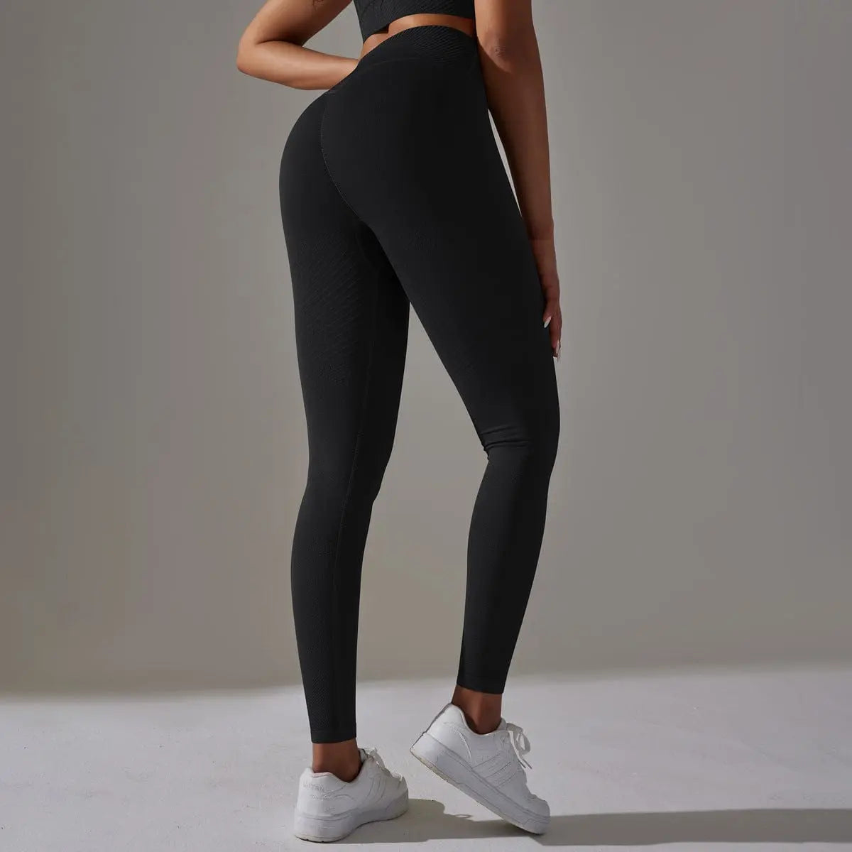 Legging de yoga noir vue de face, tissu ajusté et ceinture amincissante