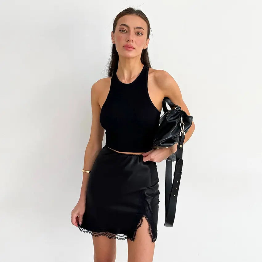 Mini-jupe satinée noire femme SecretBombe avec finition dentelle élégante