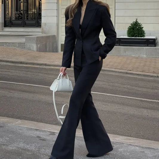 L’Ensemble Tailleur Noir Élégance – Blazer & Pantalon