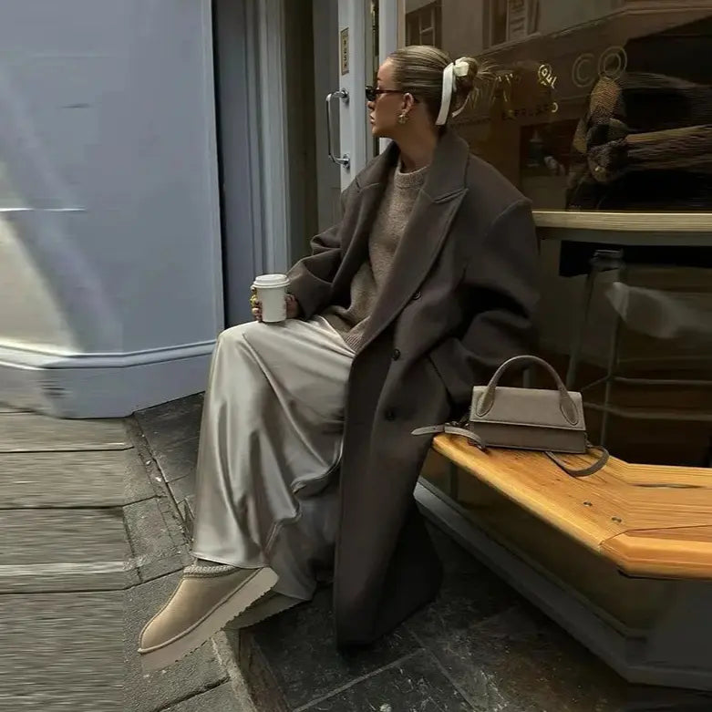 Manteau automne-hiver élégant, oversize et doux au toucher, parfait avec jean ou tenue habillée.