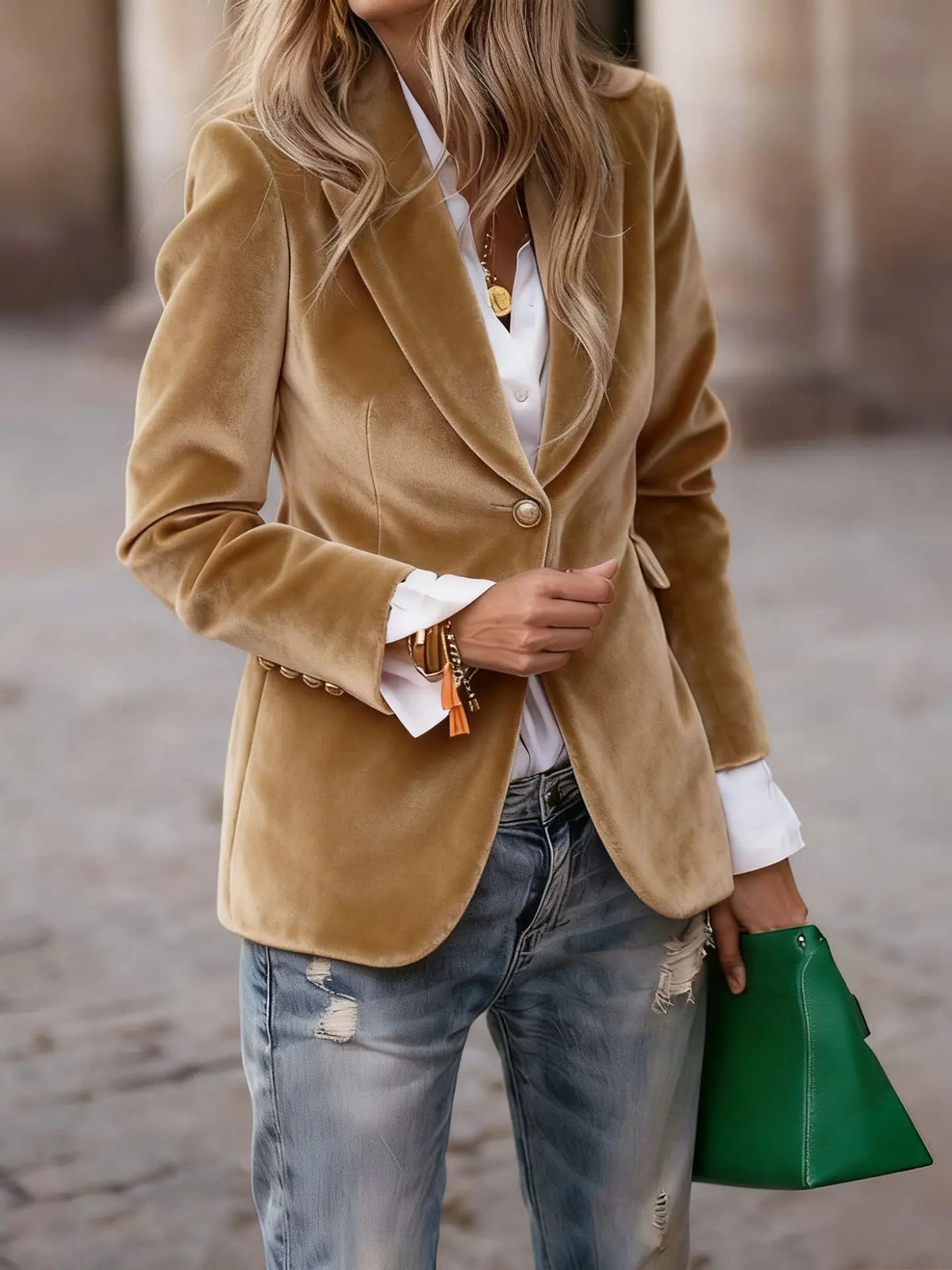 Manteau blazer femme beige doré aspect velours avec fermeture boutonnée SecretBombe