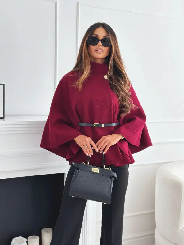 Manteau court femme bordeaux avec ceinture noire et manches évasées SecretBombe