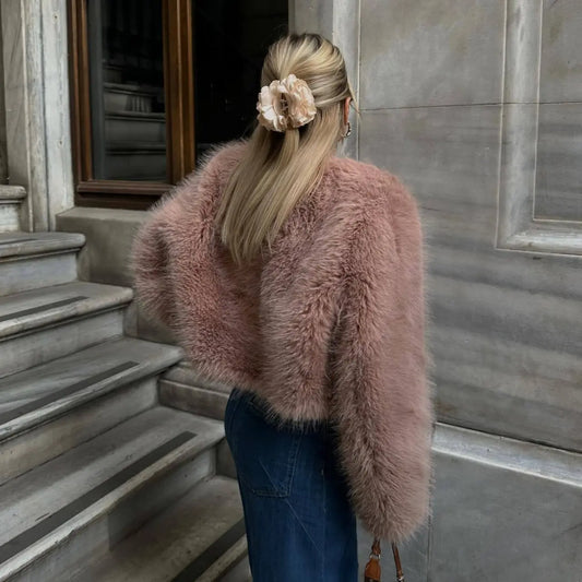 Manteau rose chic vue de profil, coupe raffinée et tissu haut de gamme