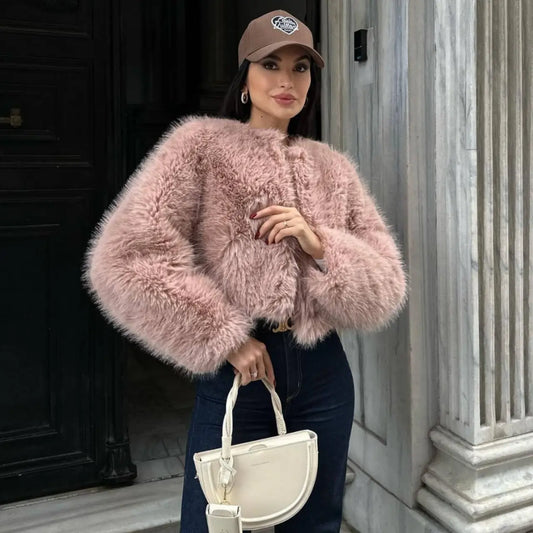 Manteau rose chic et structuré vue de face, élégant et raffiné pour femme
