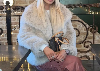 Manteau gris foncé femme, col en fausse fourrure et manches régulières