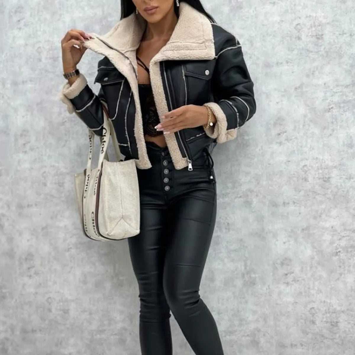 Manteau aviateur femme noir avec grand col écru et fermeture zippée SecretBombe