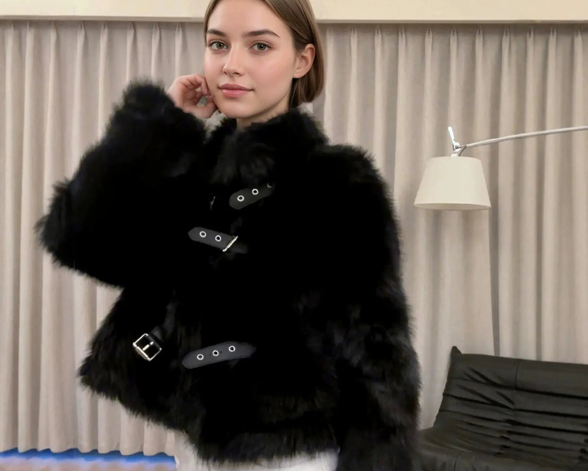 Manteau femme noir effet fourrure à coupe courte et manches longues SecretBombe