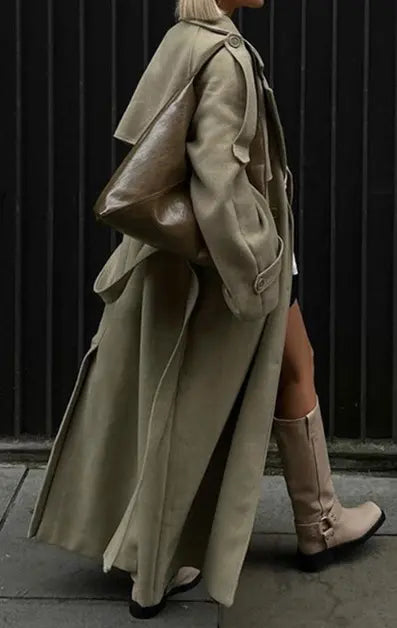 Manteau oversize femme vue de dos, élégant et confortable