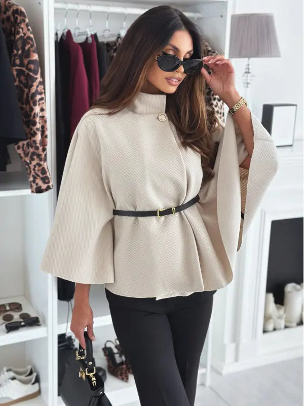 Manteau poncho femme écru à coupe évasée avec ceinture fine SecretBombe