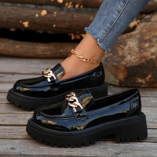 Mocassins Femme Vernis Noir Chaîne Dorée Confortables