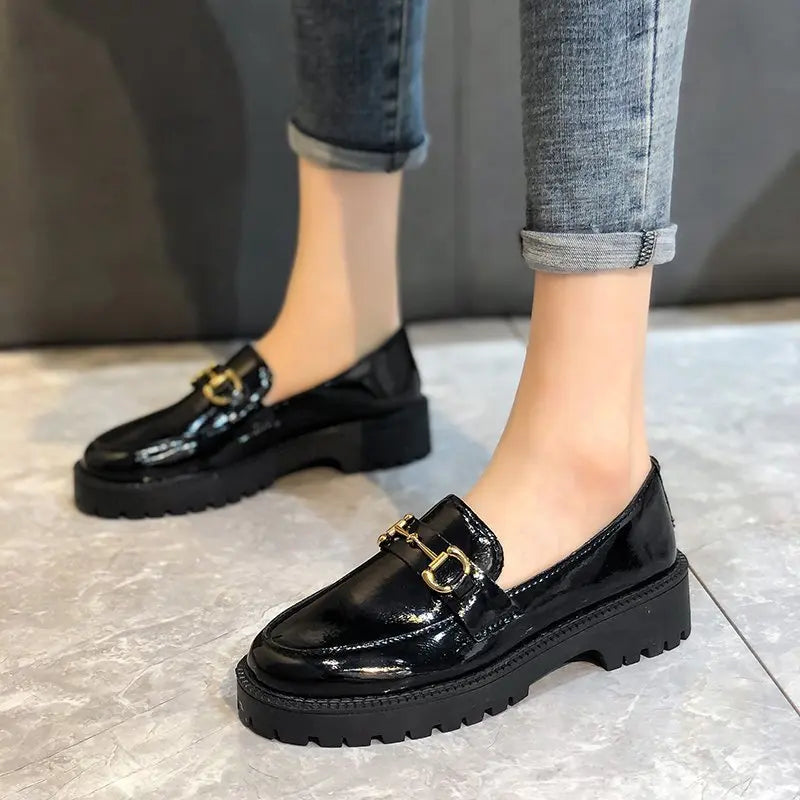 Mocassins élégants femme automne hiver, design moderne et sobre