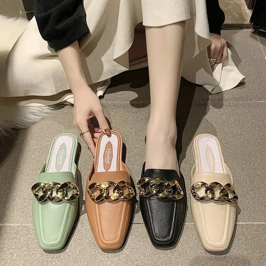 Mules femme beige élégantes chaîne dorée SecretBombe