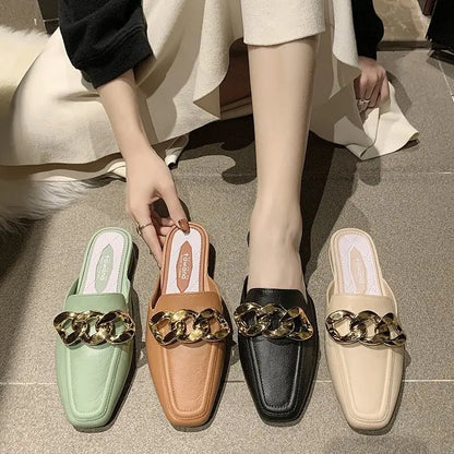 Mules femme beige élégantes chaîne dorée SecretBombe