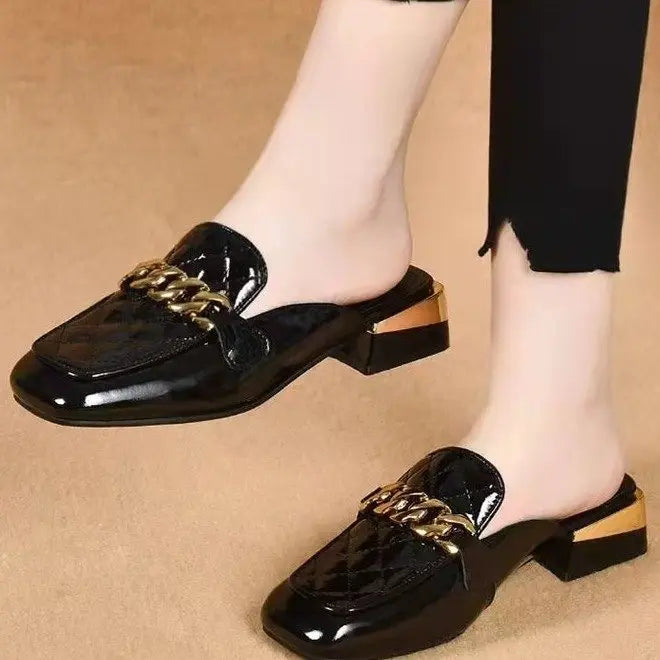 Mules femme noir vernis bout carré chaîne dorée SecretBombe