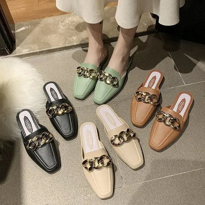 Mules femme noir chaîne dorée chic moderne SecretBombe