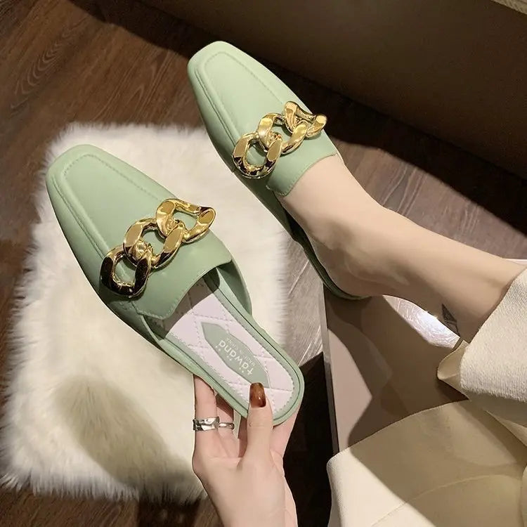 Mules femme bout carré moderne chaîne dorée SecretBombe