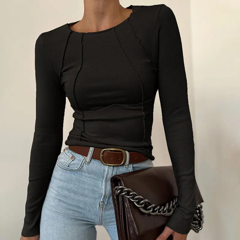 Top noir slim pour look chic et moderne
